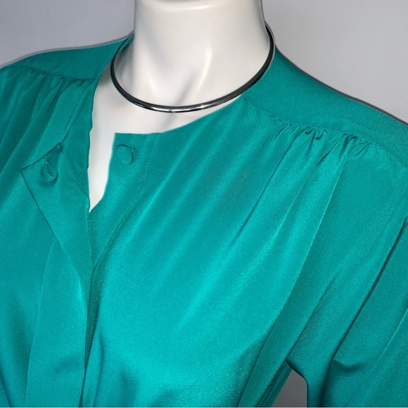 v i n t a g e :: Gorgeous Turquoise Pleated Satin Blouse - Picture 11 of 12